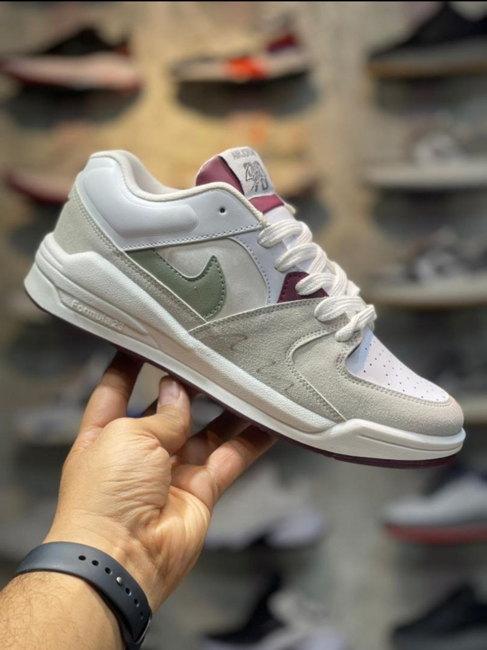 رنگ  سفید زرشکی